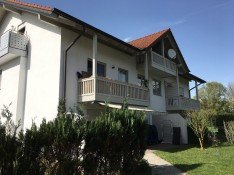 Hauptbild Gepflegte 2 Zi.-Dachgeschoss-Wohnung mit Einbauküche, 2 Balkonen und 2 Stellplätzen